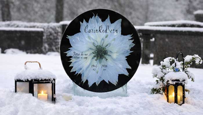 Rund gravsten vinter